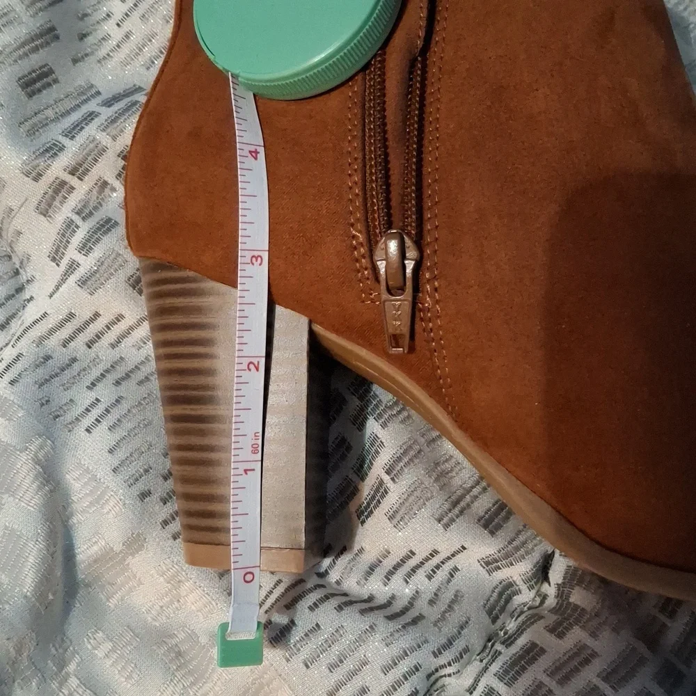 Old navy suede boots